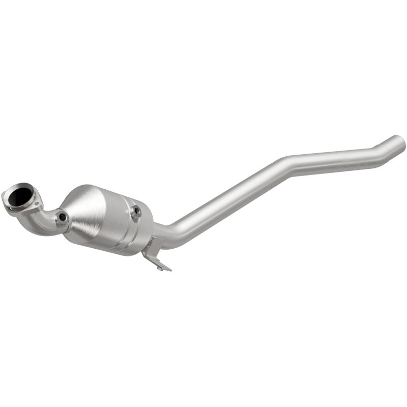 MagnaFlow Direct Fit Catalytic Converter 2006-2011 R350 3.5 L Underbody