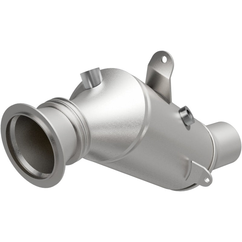 MagnaFlow Direct Fit Catalytic Converter 2015 BMW 640i/740i Underbody