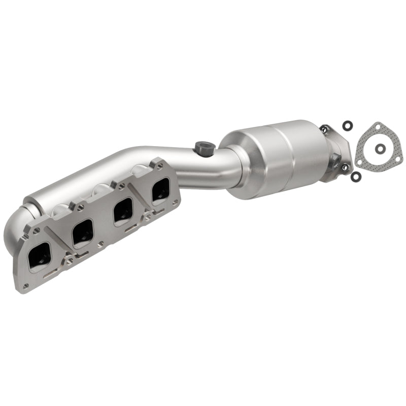 MagnaFlow Direct Fit Catalytic Converter 02-04 VW Passat 4.0L