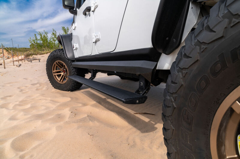 AMP Research 18-24 Jeep Wrangler JL 4DR (Incl. 4XE/Rubicon 392) PowerStep XL - Black