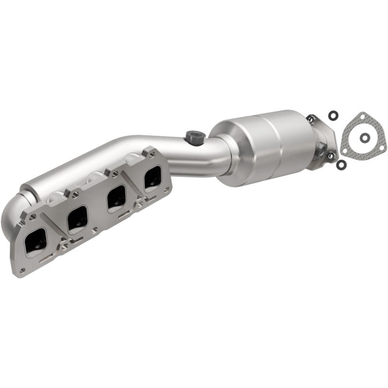 MagnaFlow Direct Fit Catalytic Converter 02-04 Volkswagen Passat 4.0L